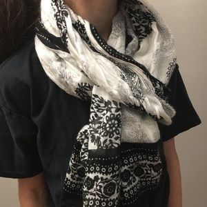 Women scarf